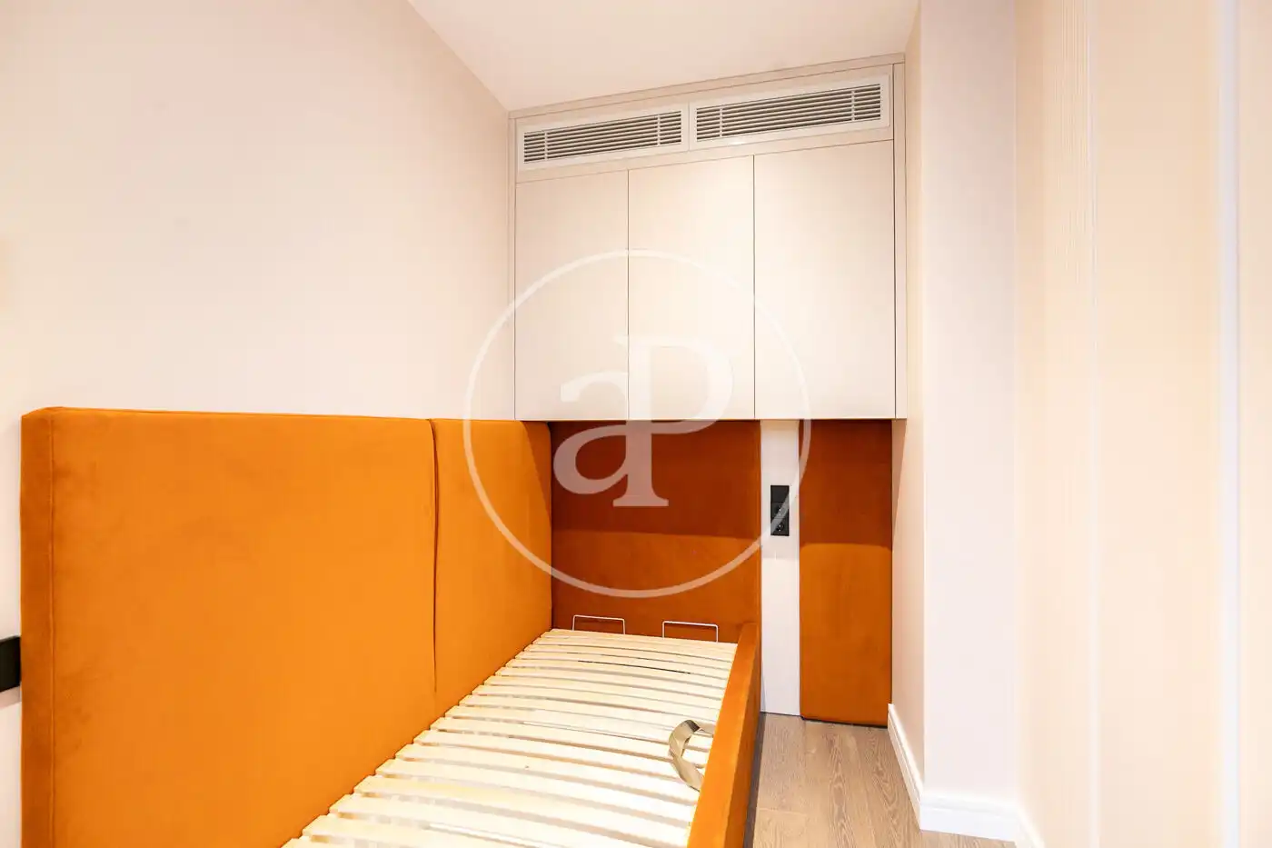 Bedroom of Flat for sale in Barcelona  with Air Conditioner, Heating and Balcony