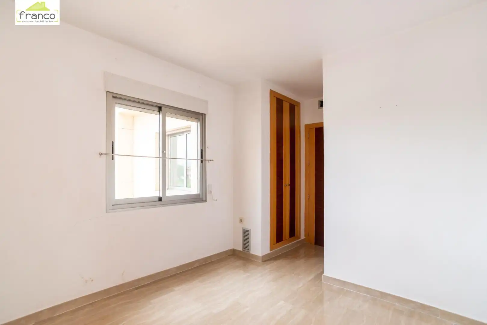 Habitación de Casa adosada en venta en Murcia con Aire acondicionado, Calefacción y Jardín privado