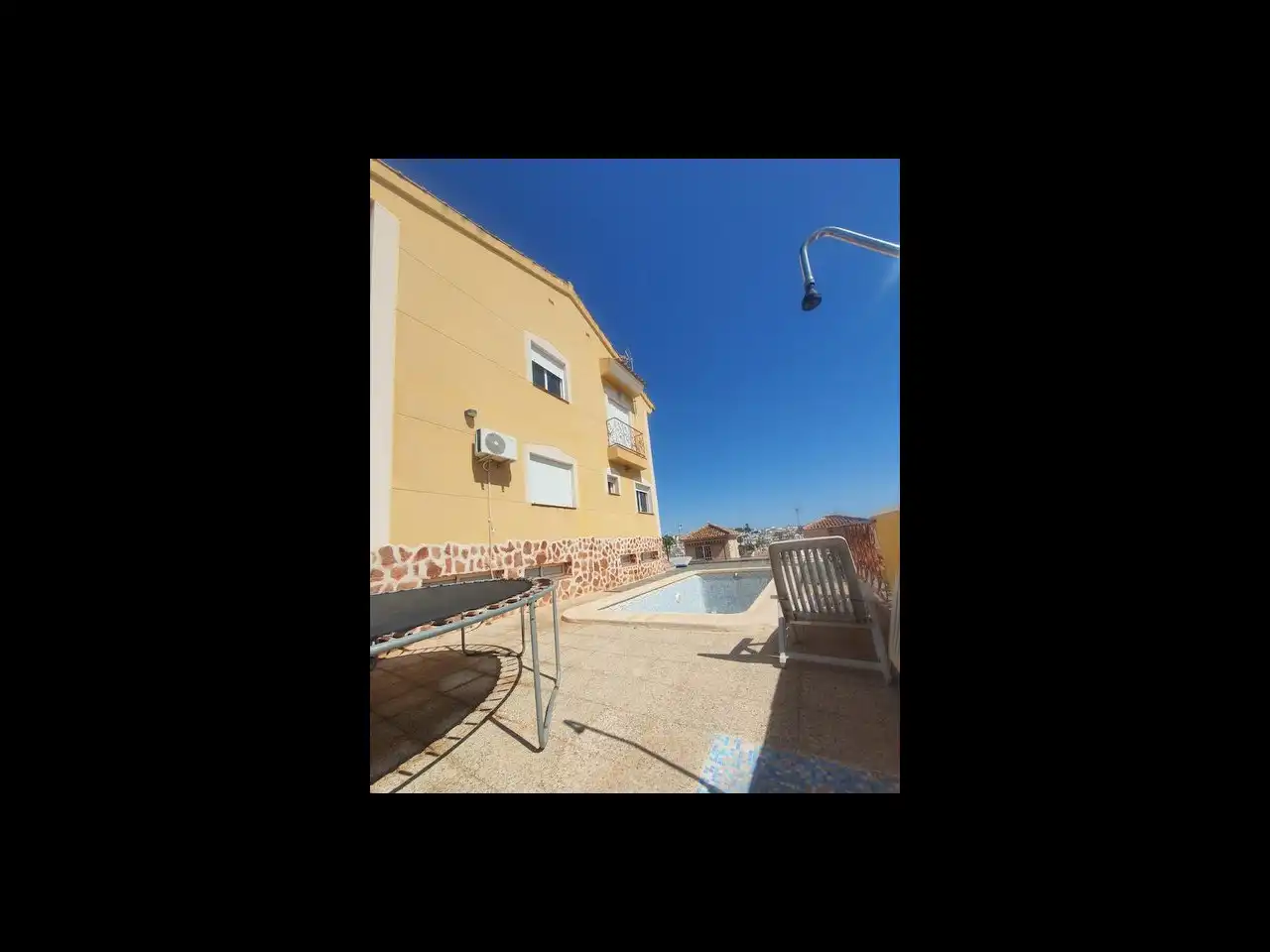 Vista exterior de Casa o xalet en venda en Orihuela amb Aire condicionat, Calefacció i Jardí privat