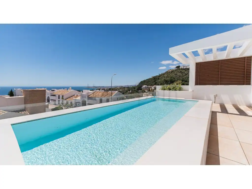 Piscina de Casa o xalet en venda en Benalmádena amb Aire condicionat, Jardí privat i Terrassa