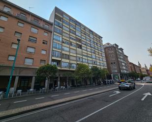 Vista exterior de Pis de lloguer en  Zaragoza Capital amb Terrassa i Balcó