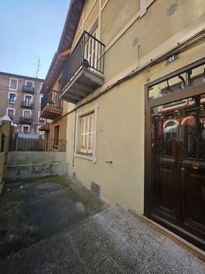 Vista exterior de Casa o xalet en venda en Sestao  amb Balcó