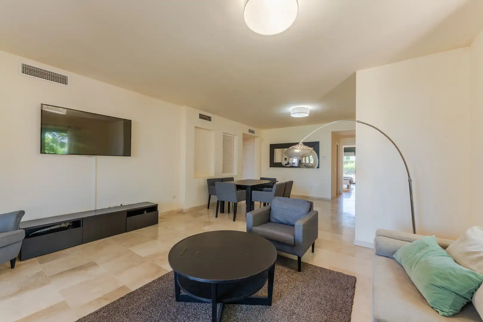 Living room of Apartments for rent in Estepona  with Air Conditioner, Heating and Parquet flooring
