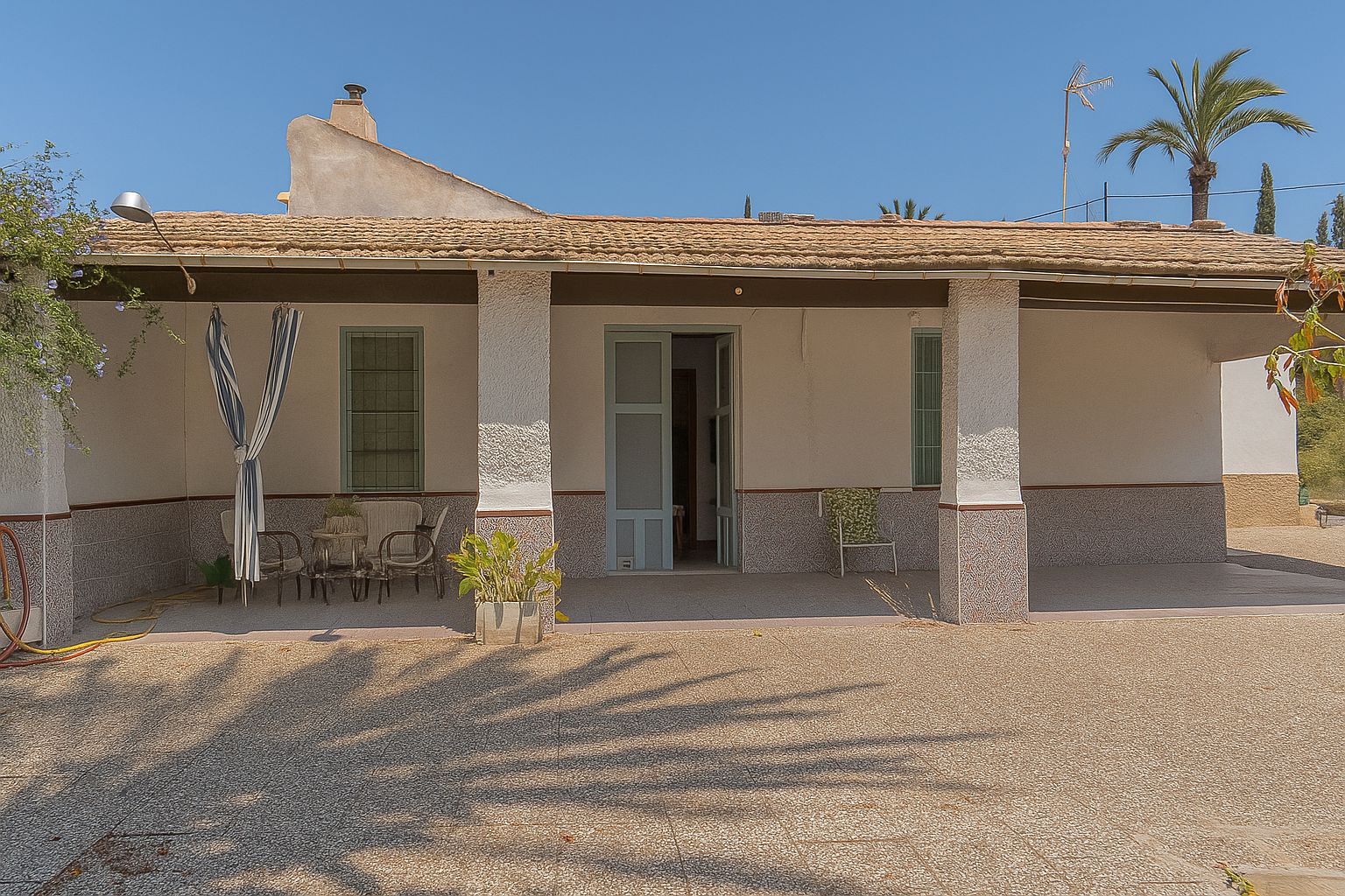 Vista exterior de Casa o chalet en venta en Elche / Elx con Jardín privado y Amueblado