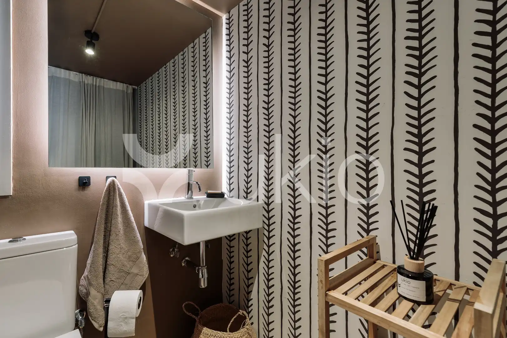 Bany de Apartament de lloguer en Barcelona amb Aire condicionat, Terrassa i Moblat