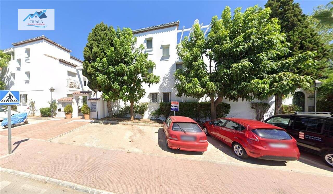 Vista exterior de Piso en venta en Marbella con Jardín privado y Terraza