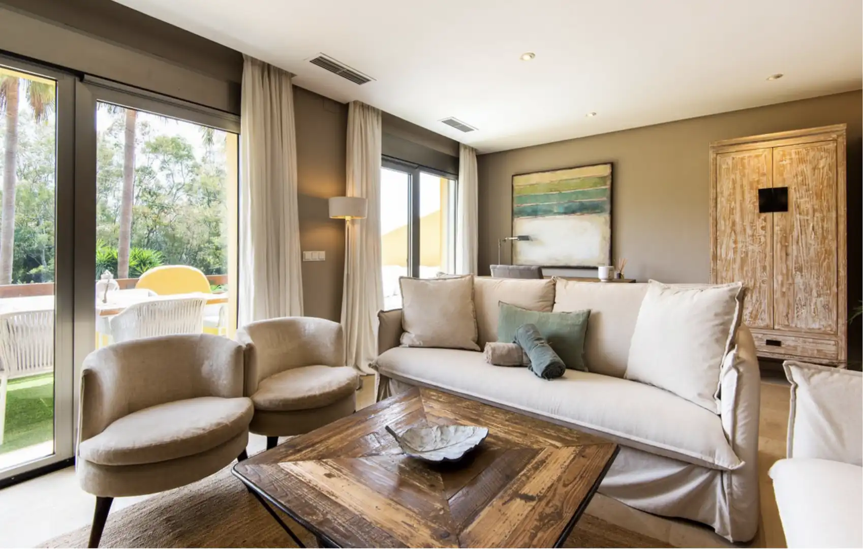 Sala d'estar de Casa adosada de lloguer en Marbella amb Aire condicionat, Terrassa i Moblat