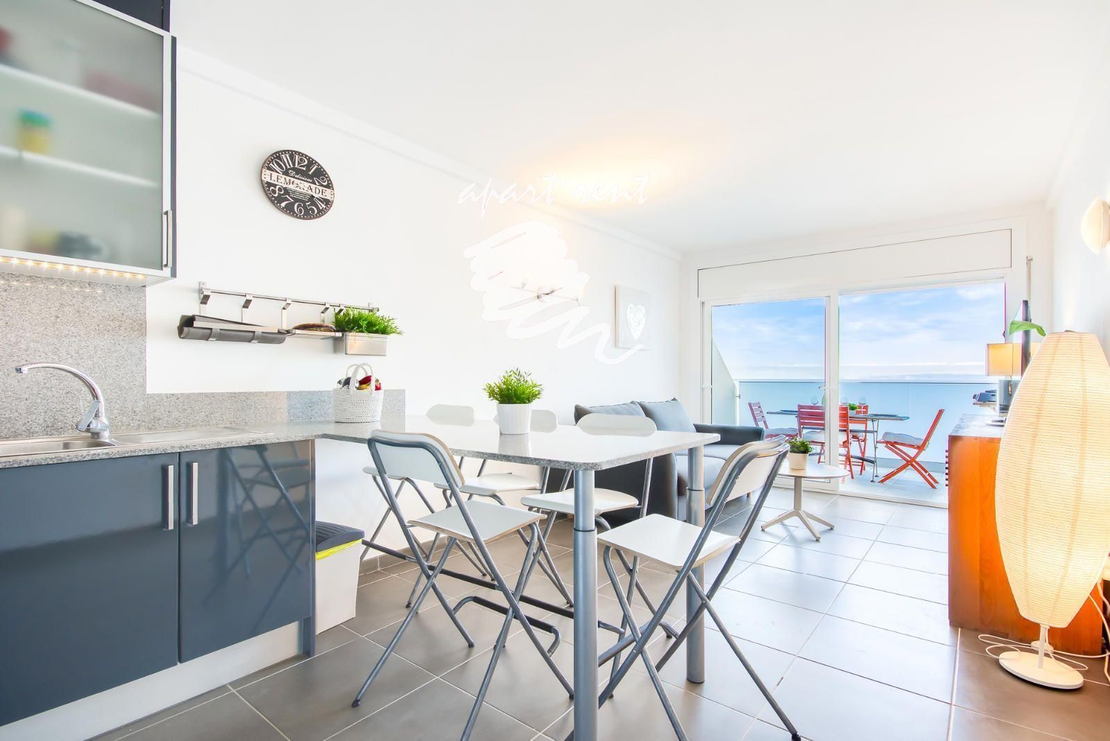 Menjador de Pis en venda en Roses amb Terrassa i Balcó