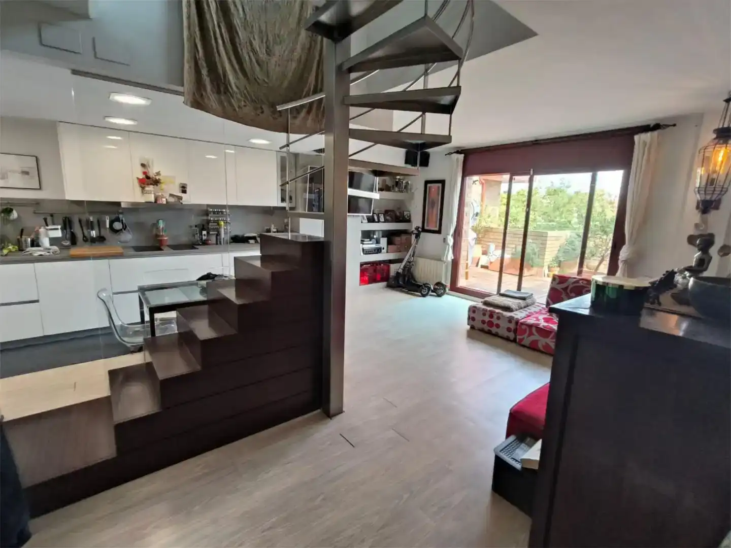 Sala d'estar de Pis per a compartir en Esplugues de Llobregat amb Parquet i Moblat