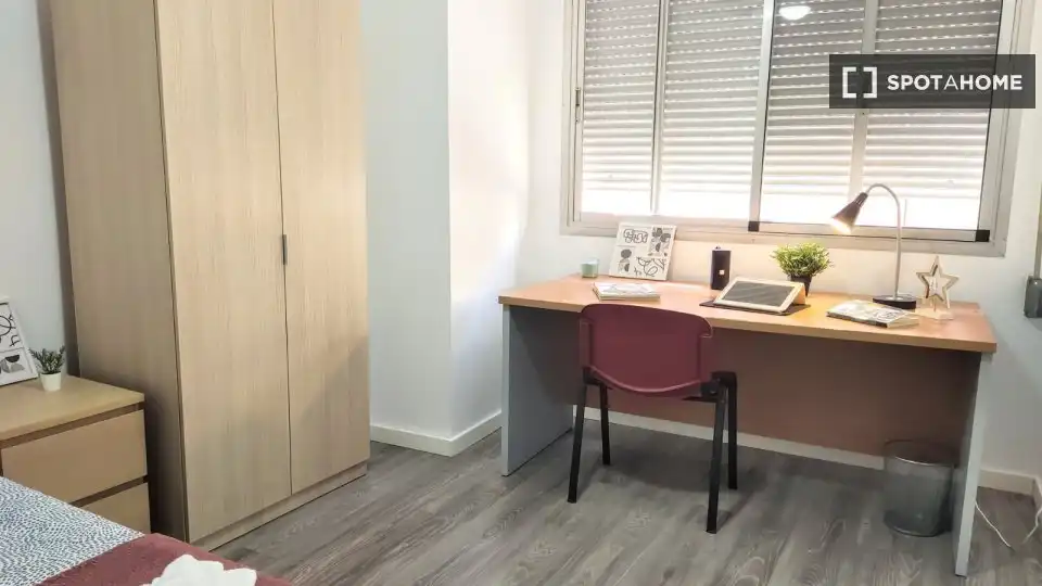 Bedroom of Flat for rent in Burjassot  with Air Conditioner, Heating and Furnished