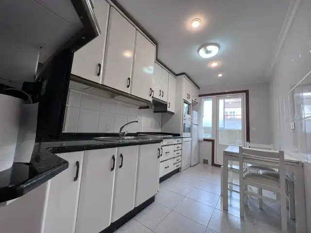 Cocina de Piso en venta en A Coruña Capital  con Calefacción, Parquet y Terraza