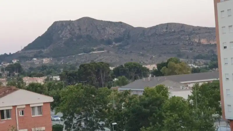 Vista exterior de Pis de lloguer en Elda amb Aire condicionat, Moblat i Forn