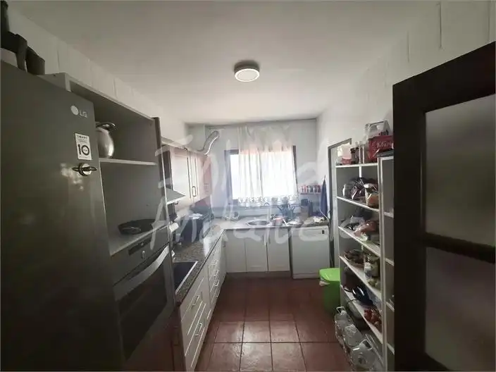 Cuina de Casa o xalet en venda en Loja amb Aire condicionat, Terrassa i Piscina