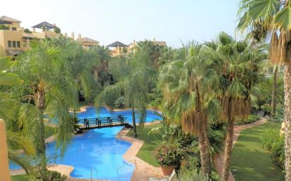 Jardí de Planta baixa en venda en Estepona amb Aire condicionat, Terrassa i Piscina