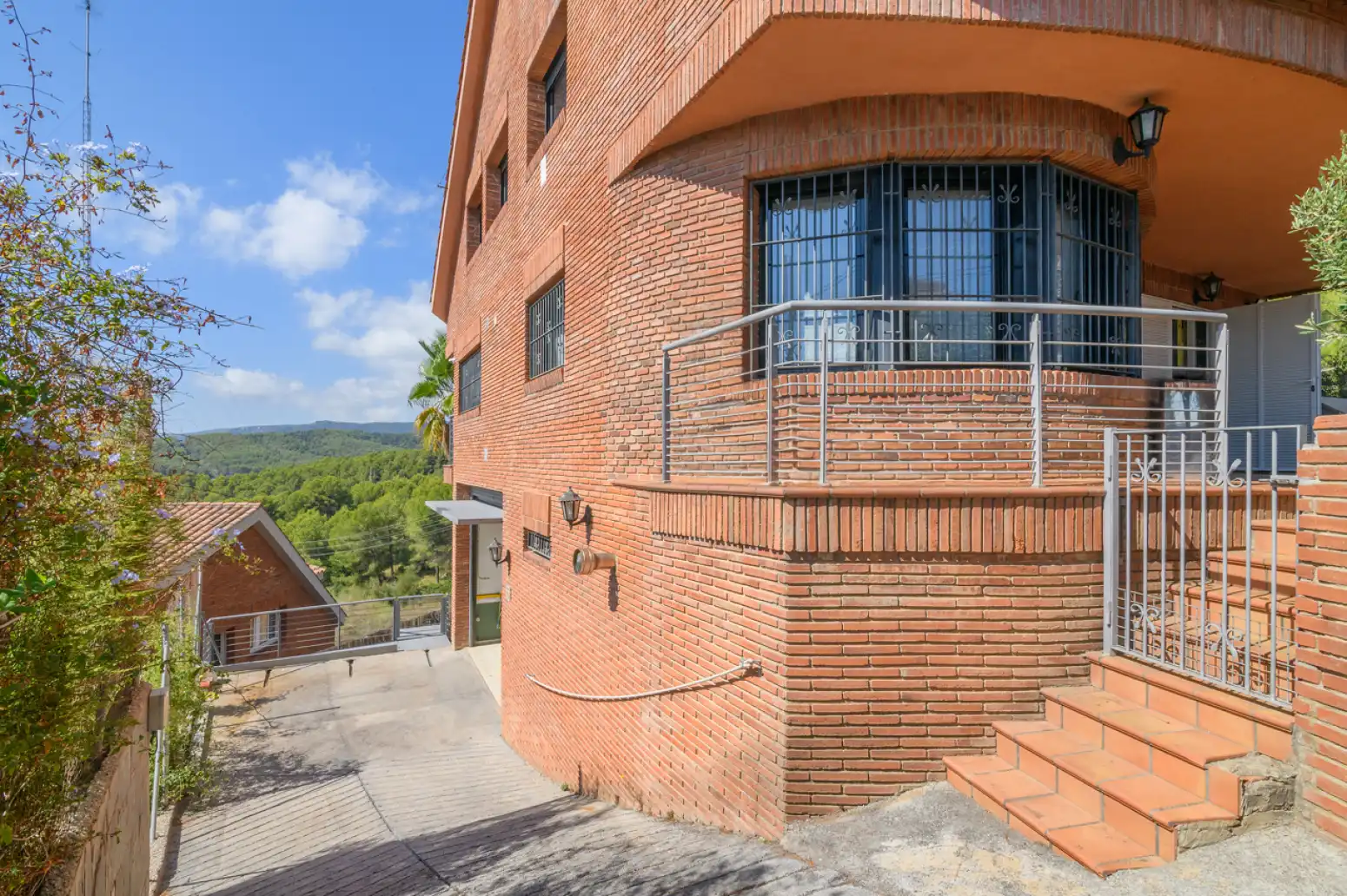 Vista exterior de Casa o chalet en venta en Viladecans con Terraza, Piscina y Balcón