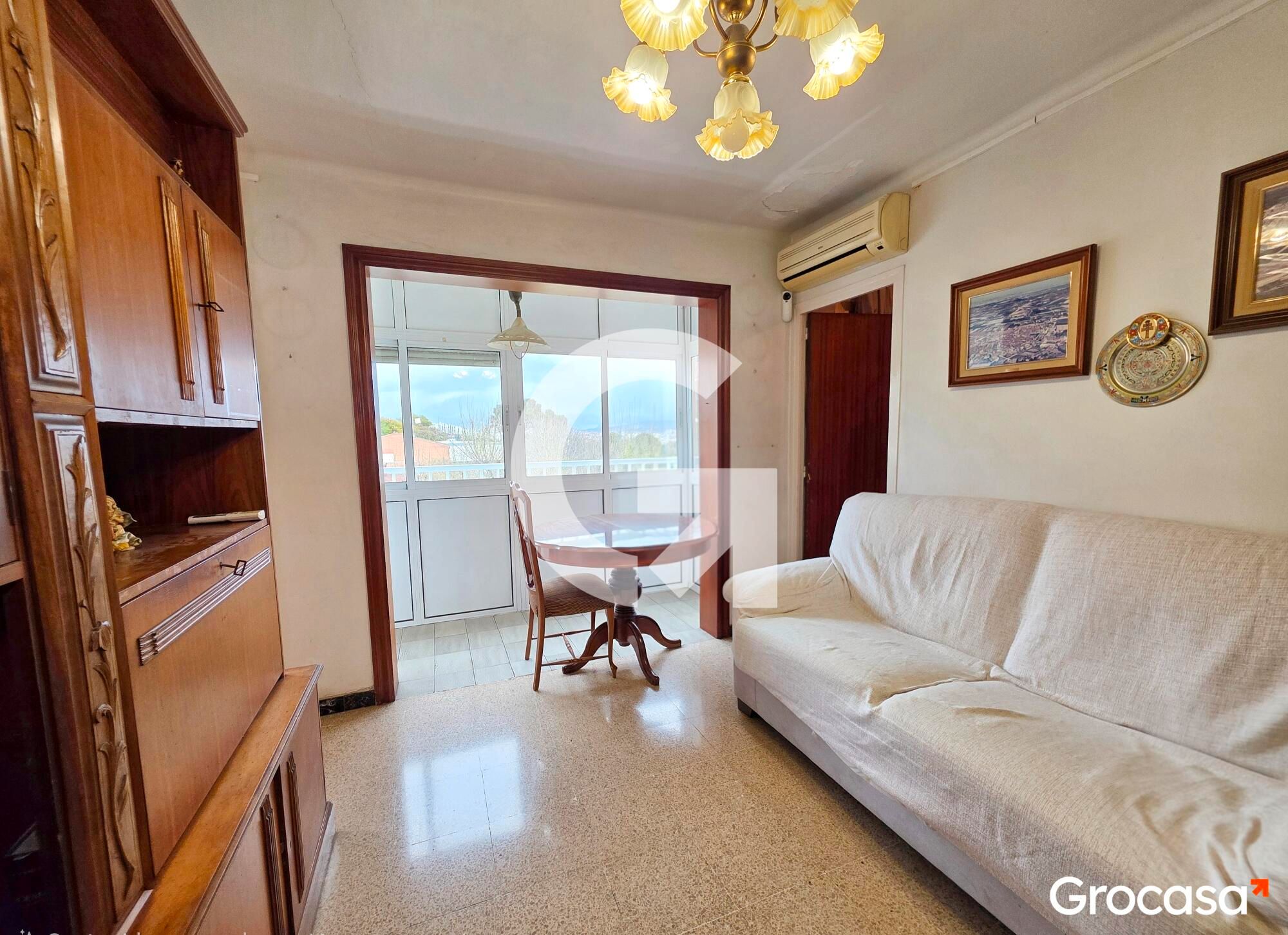 Sala d'estar de Pis en venda en Cornellà de Llobregat amb Aire condicionat, Calefacció i Forn