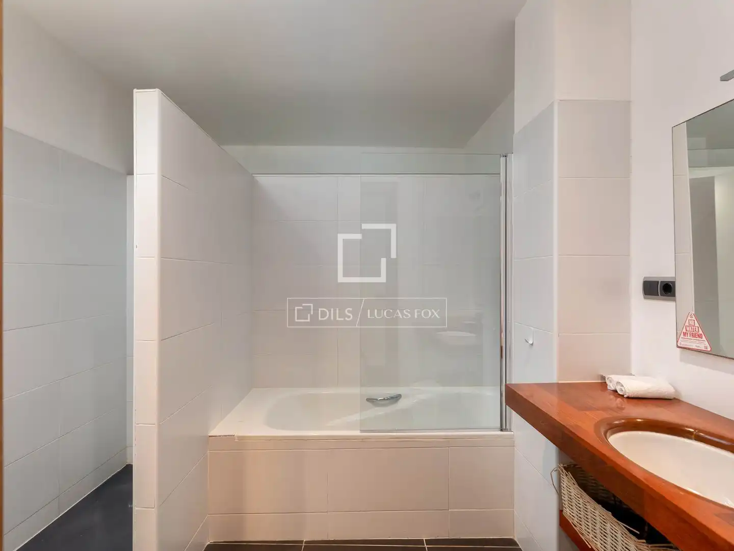 Badezimmer von Haus oder Chalet zum Verkauf in Begur mit Klimaanlage, Heizung und Privatgarten