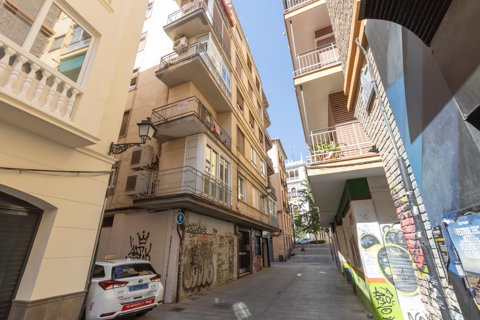 Vista exterior de Pis en venda en  Granada Capital amb Balcó