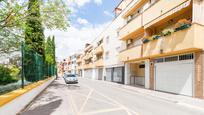 Vista exterior de Pis en venda en Calicasas amb Aire condicionat i Balcó