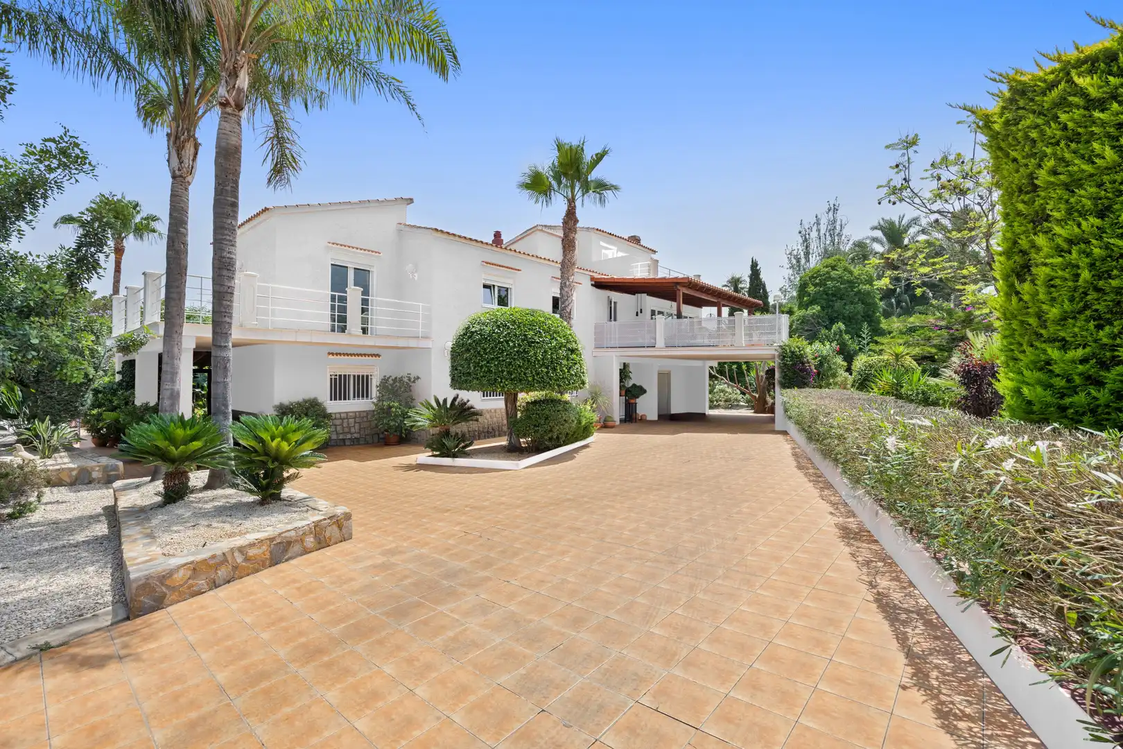 House with garden for sale in Las Rotas / Les Rotes
