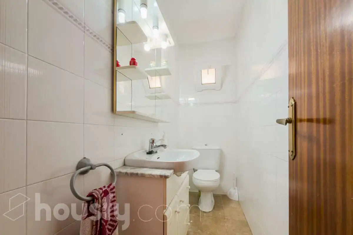 Bathroom of Houses for sale in Santa Coloma de Gramenet  with Air Conditioner, Heating and Private garden