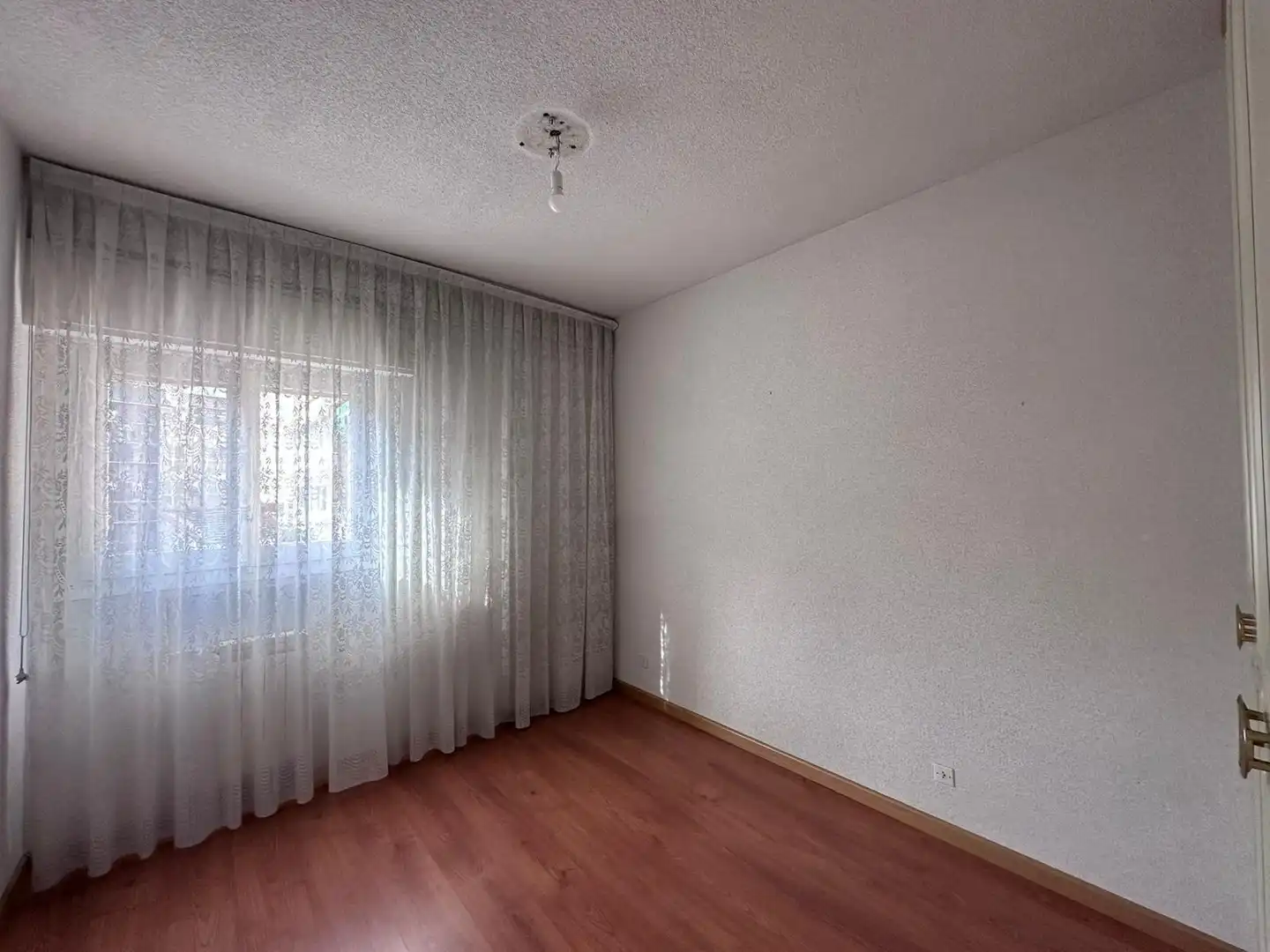 Habitación de Apartamento en venta en Madrid con Terraza y Piscina comunitaria