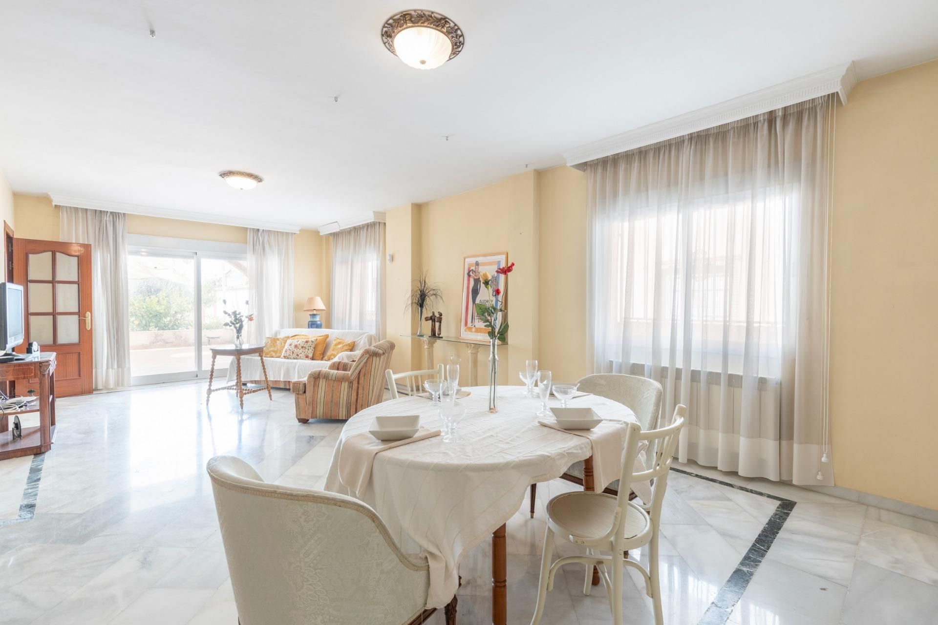 Comedor de Casa o chalet en venta en Fuente Vaqueros con Jardín privado, Terraza y Balcón