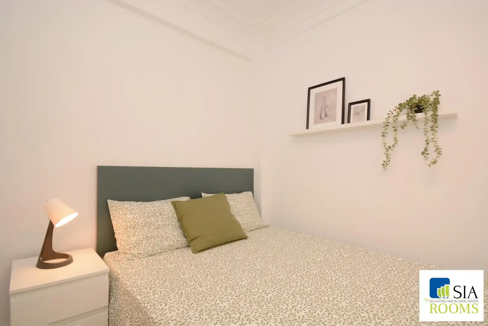 Room in Calle de Pamplona Escudero, 6, Universidad San Francisco