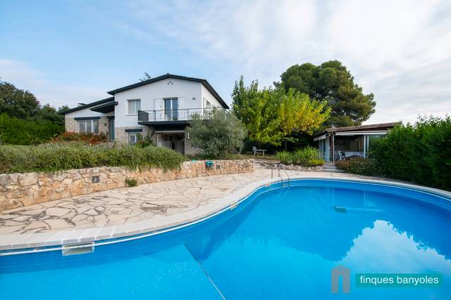 Casa-chalet en Venta en Carrer de Pere Alsius i Torrent en Banyoles