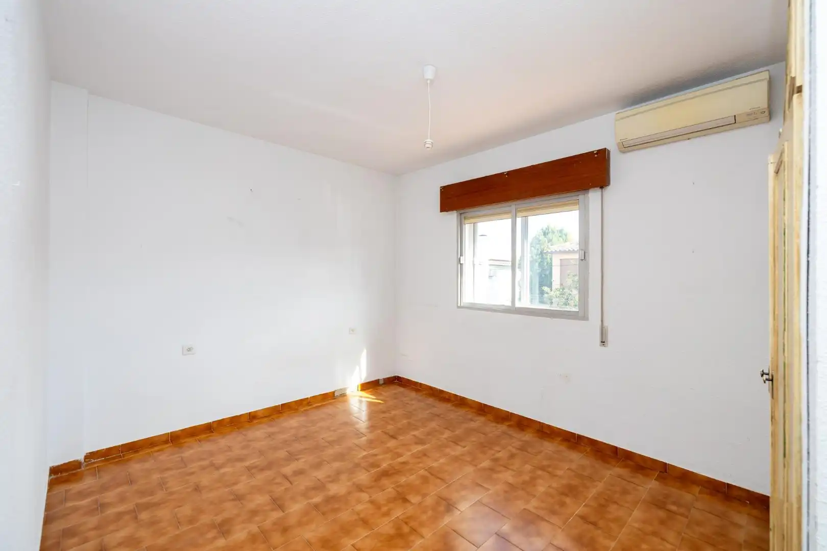 Habitación de Casa adosada en venta en Ogíjares con Aire acondicionado, Calefacción y Jardín privado