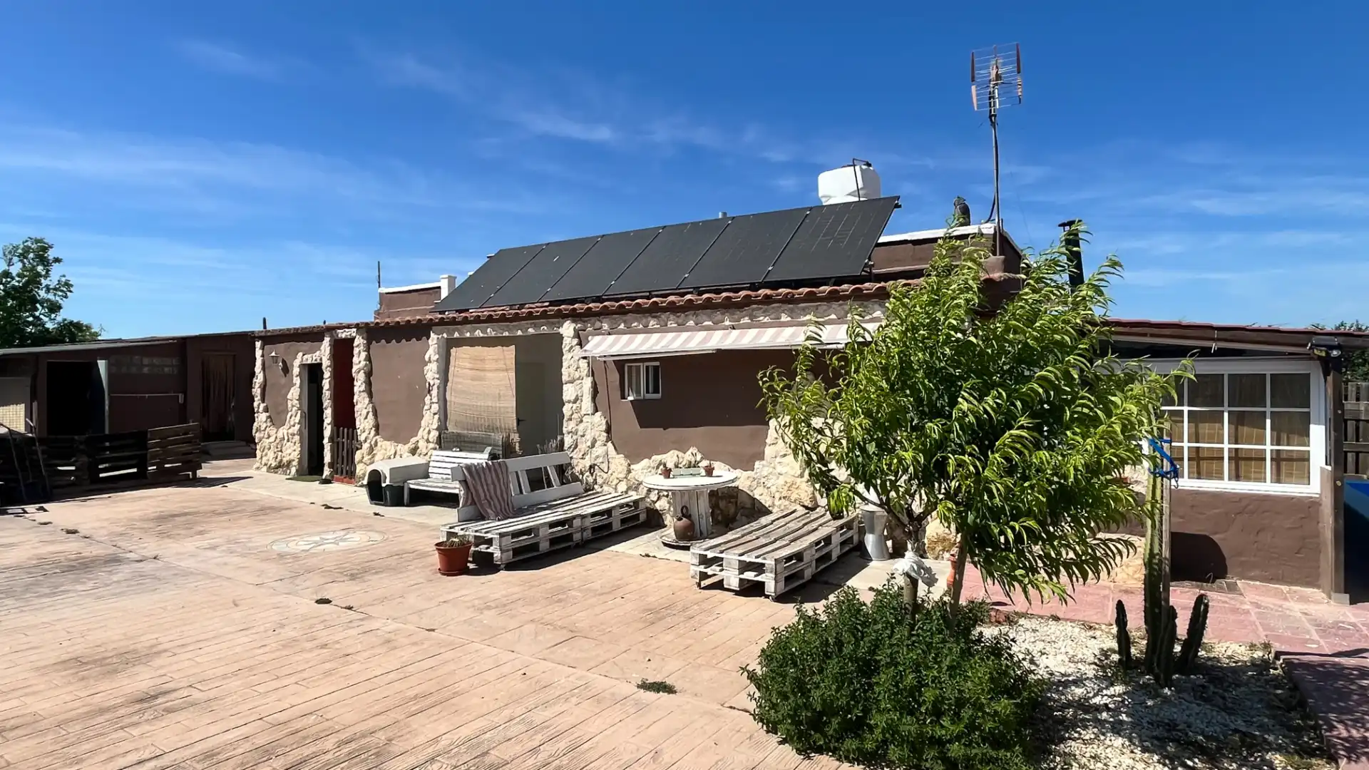 Vista exterior de Casa o chalet en venta en Pinseque con Calefacción, Jardín privado y Piscina