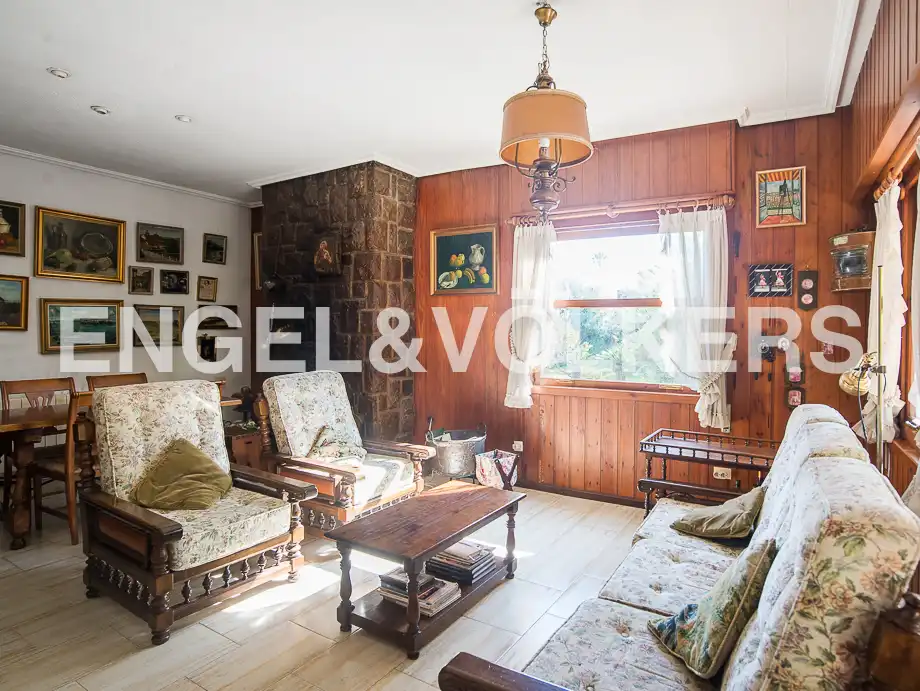 Sala d'estar de Casa o xalet en venda en Castellón de la Plana / Castelló de la Plana amb Calefacció, Jardí privat i Terrassa