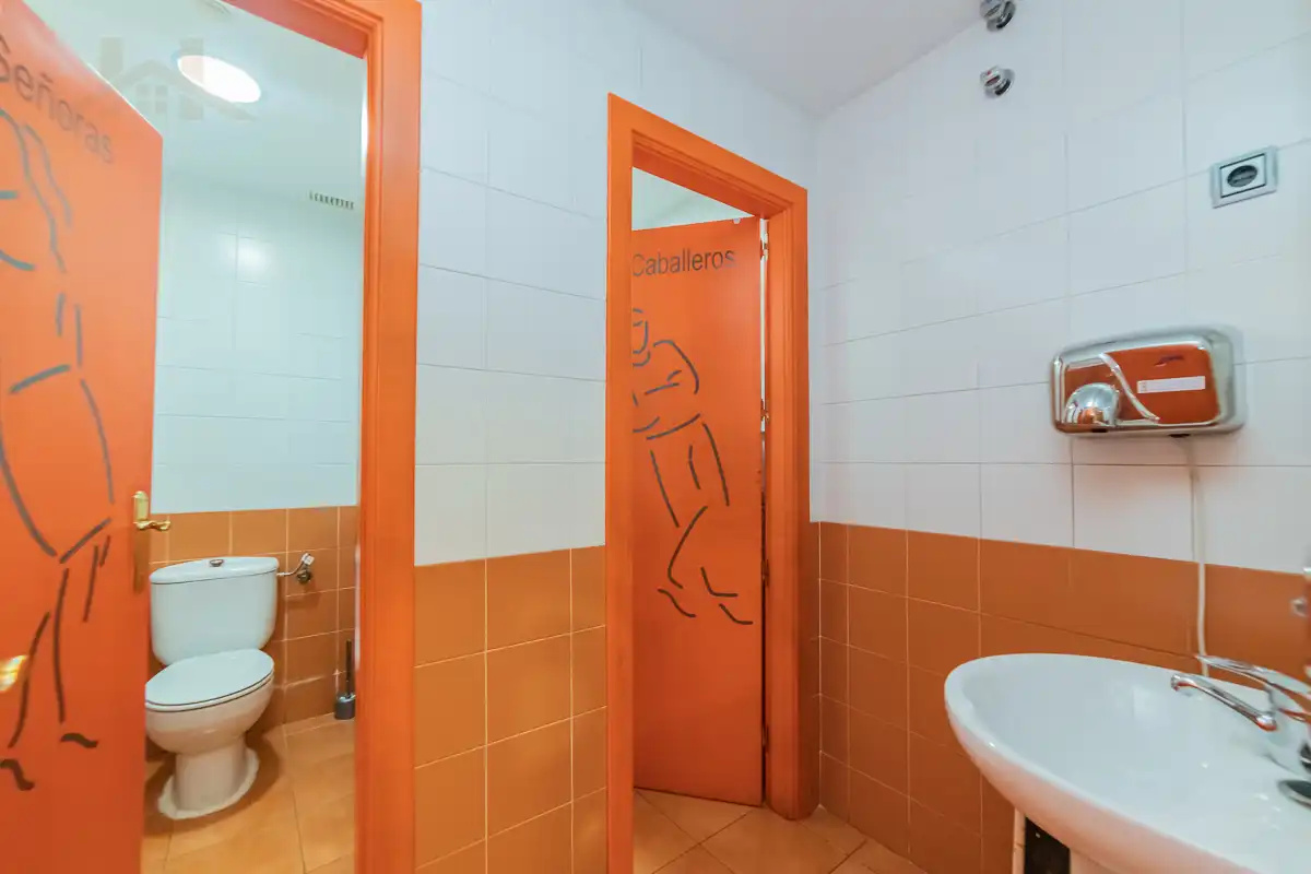 Baño de Local en traspaso en Guadarrama con Amueblado y Alarma