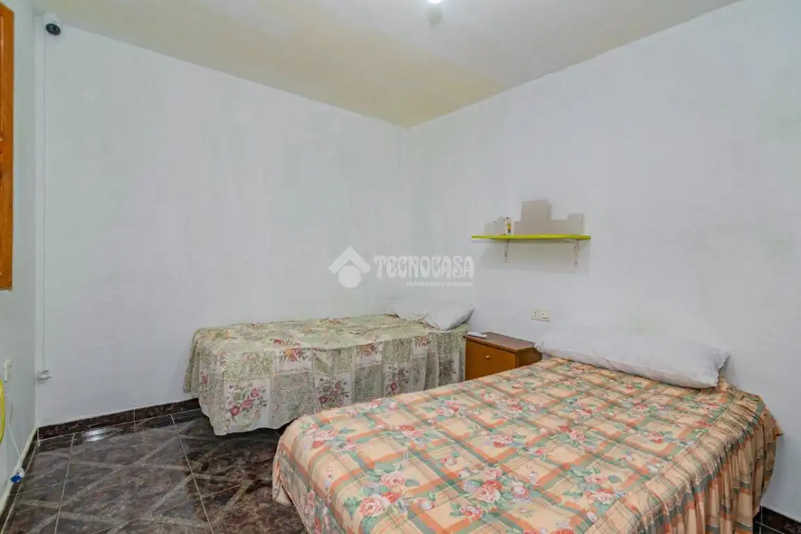 Dormitori de Casa adosada en venda en Loja