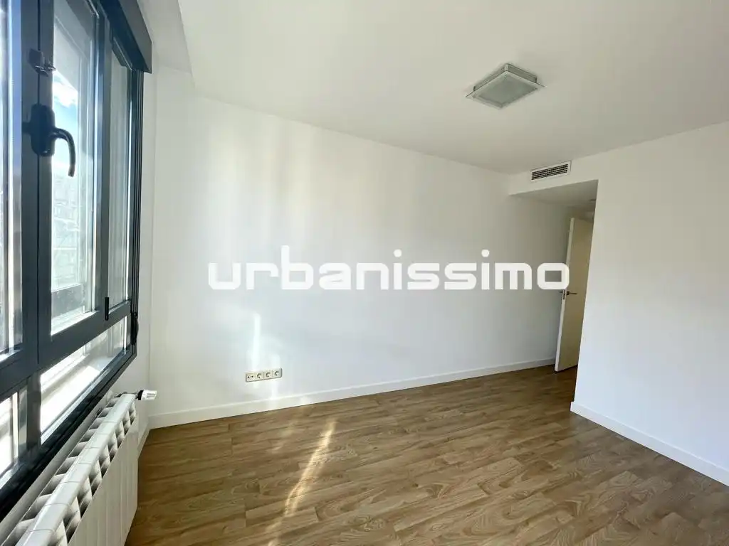 Flat for rent in Calle de Granada, Pacífico
