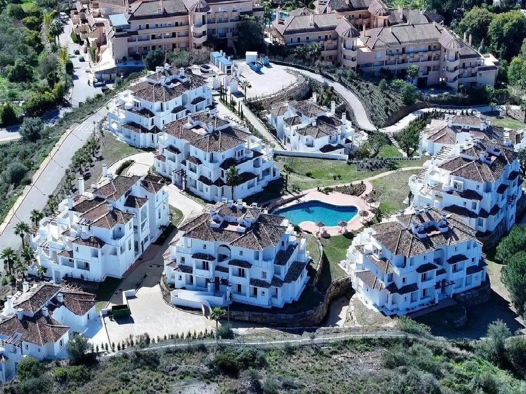 Apartament amb terrassa en venda a Nueva Andalucía, imagen 2