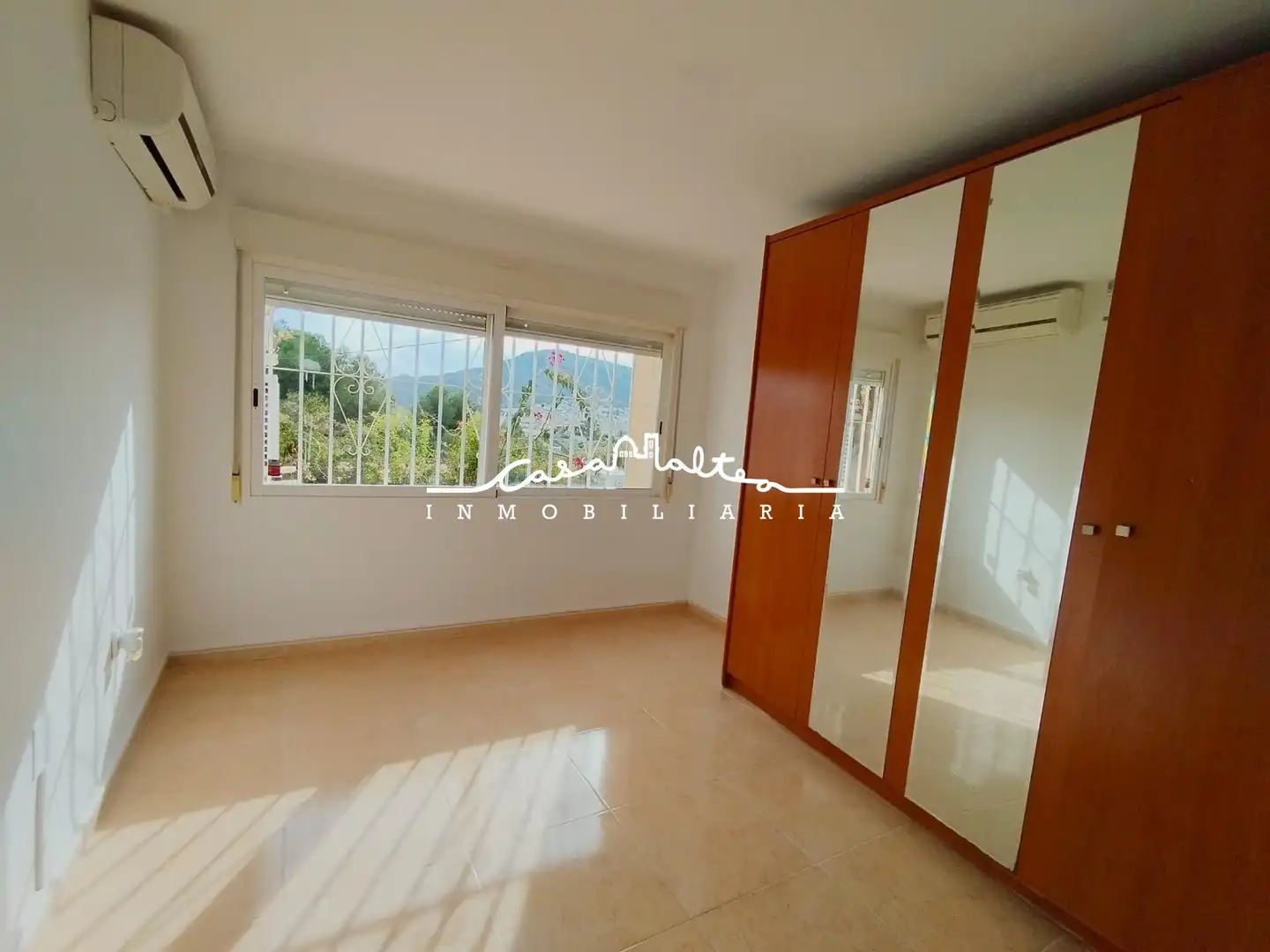 Dormitori de Apartament de lloguer en Altea amb Aire condicionat, Calefacció i Jardí privat