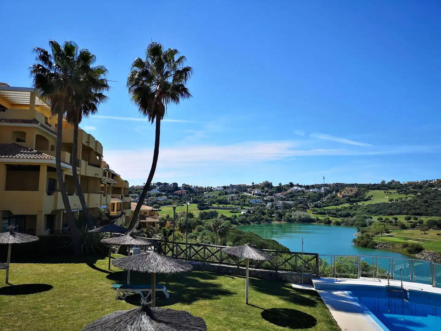 Vista exterior de Apartament de lloguer en Sotogrande amb Aire condicionat, Calefacció i Terrassa