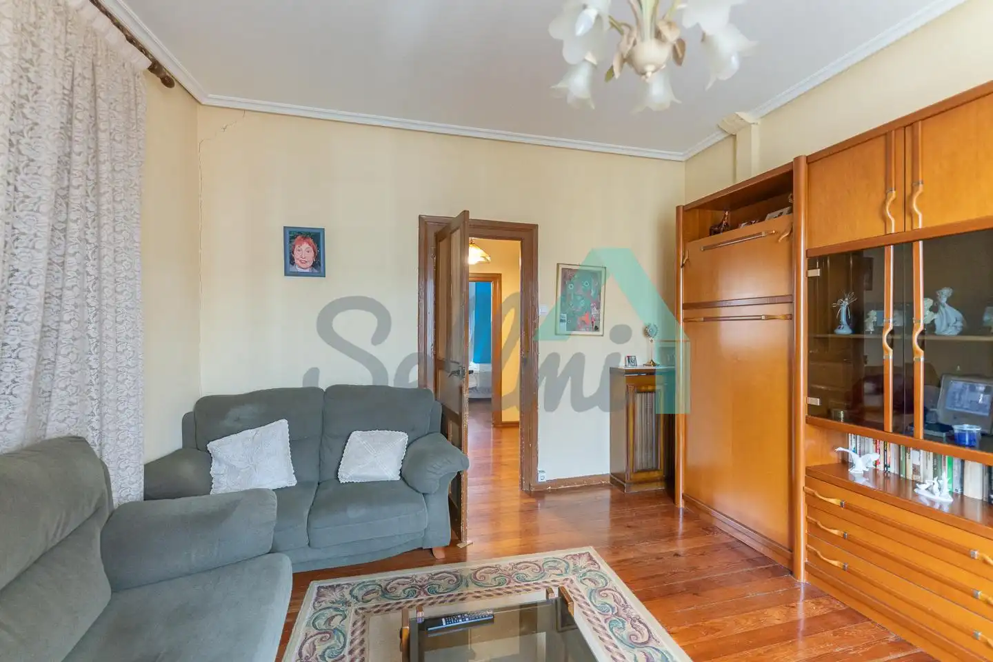 Sala de estar de Piso en venta en Llanes con Calefacción, Parquet y Balcón