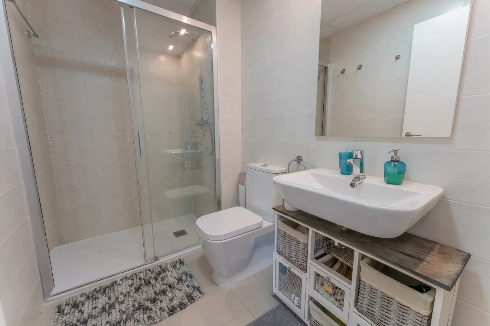 Baño de Apartamento en venta en Elche / Elx con Calefacción, Terraza y Piscina