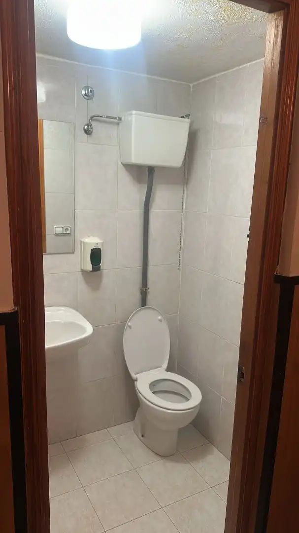 Baño de Local en traspaso en Alfafar con Aire acondicionado, Calefacción y Parquet