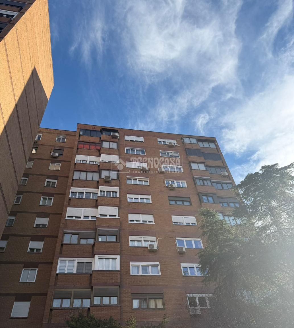 Vista exterior de Pis en venda en Coslada amb Aire condicionat, Calefacció i Terrassa