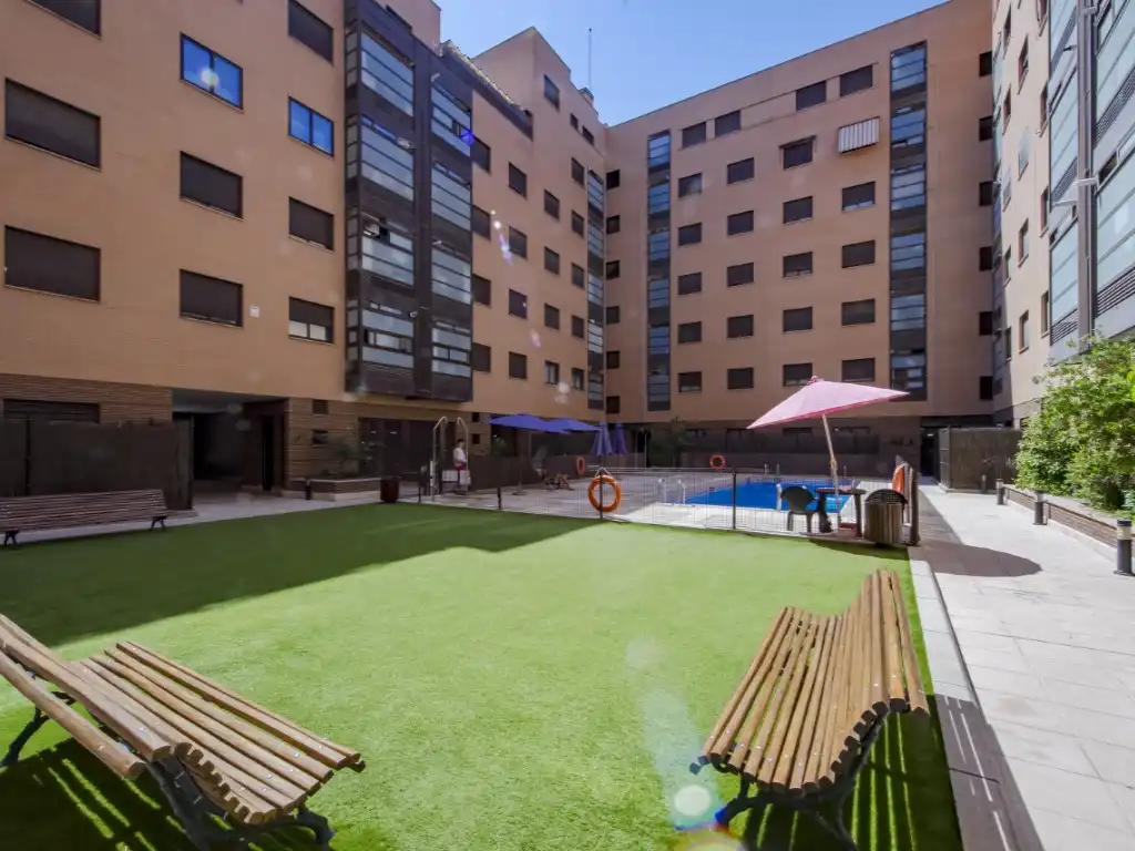 Piscina de Pis de lloguer en Madrid amb Jardí privat, Terrassa i Piscina