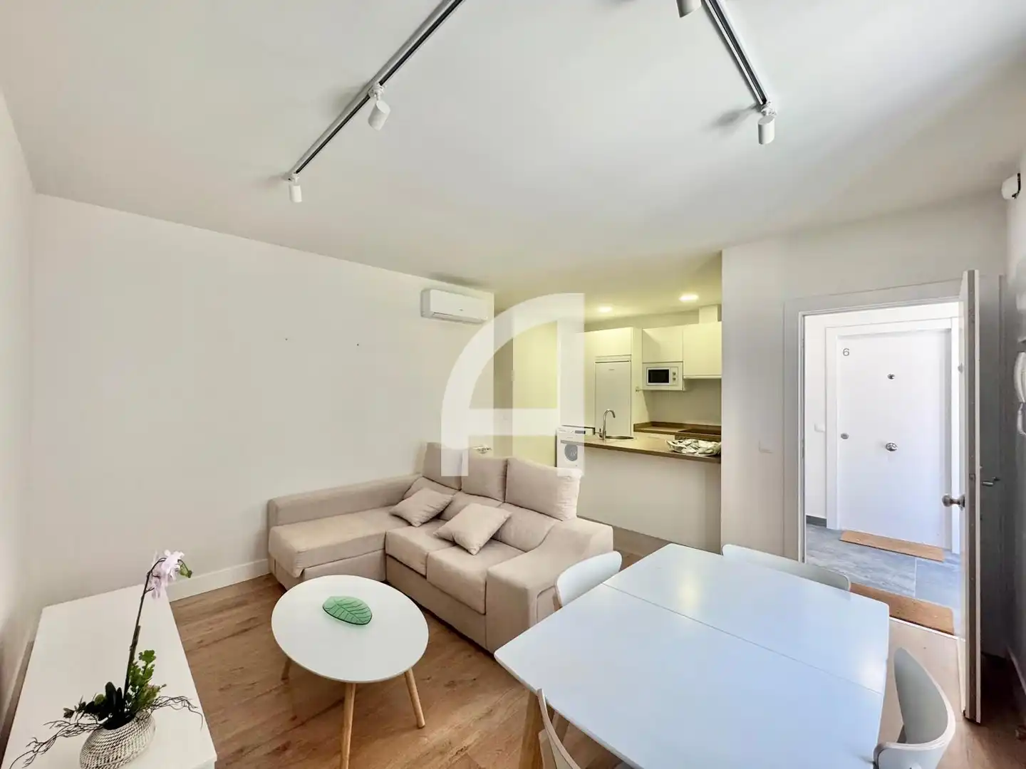 Living room of Flat for rent in Madrid  with Air Conditioner, Heating and Furnished
