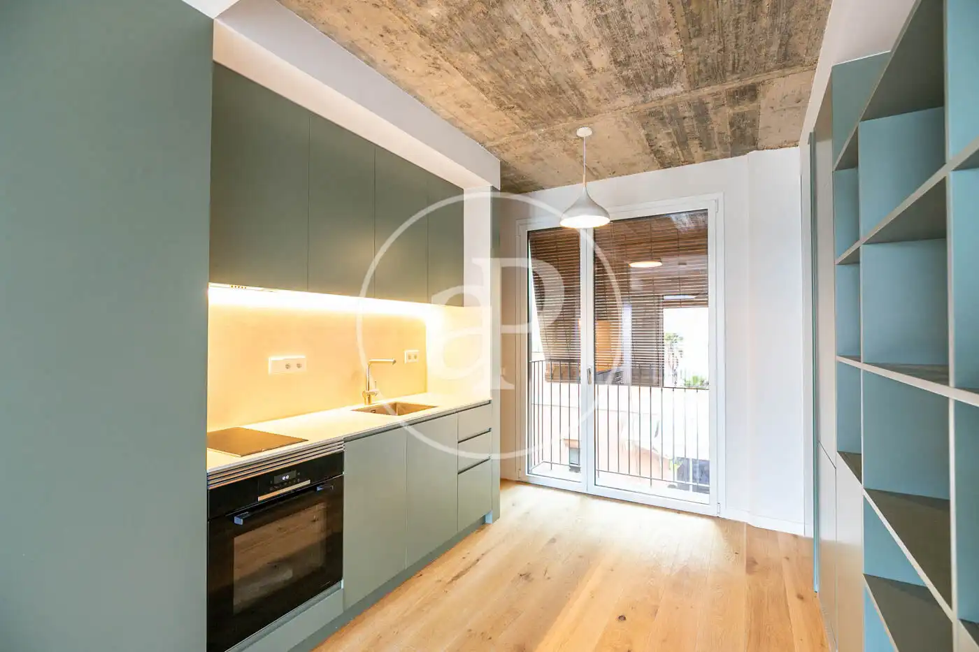 Küche von Wohnung zum Verkauf in Barcelona mit Klimaanlage, Heizung und Balkon