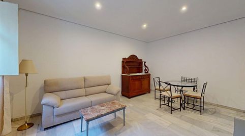 Foto 3 de Piso de alquiler en Zurradores, San Bartolomé, Sevilla Capital