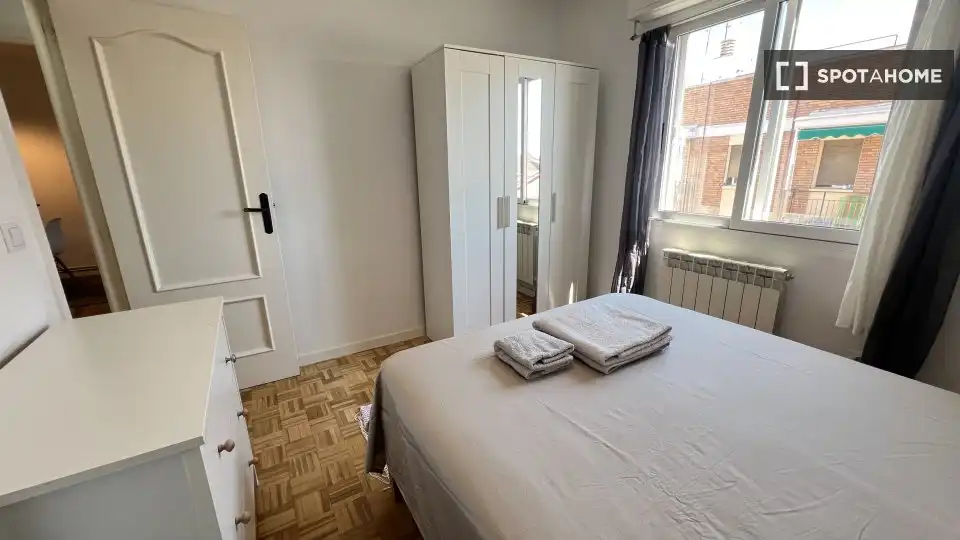 Bedroom of Flat for rent in Madrid  with Air Conditioner, Heating and Furnished