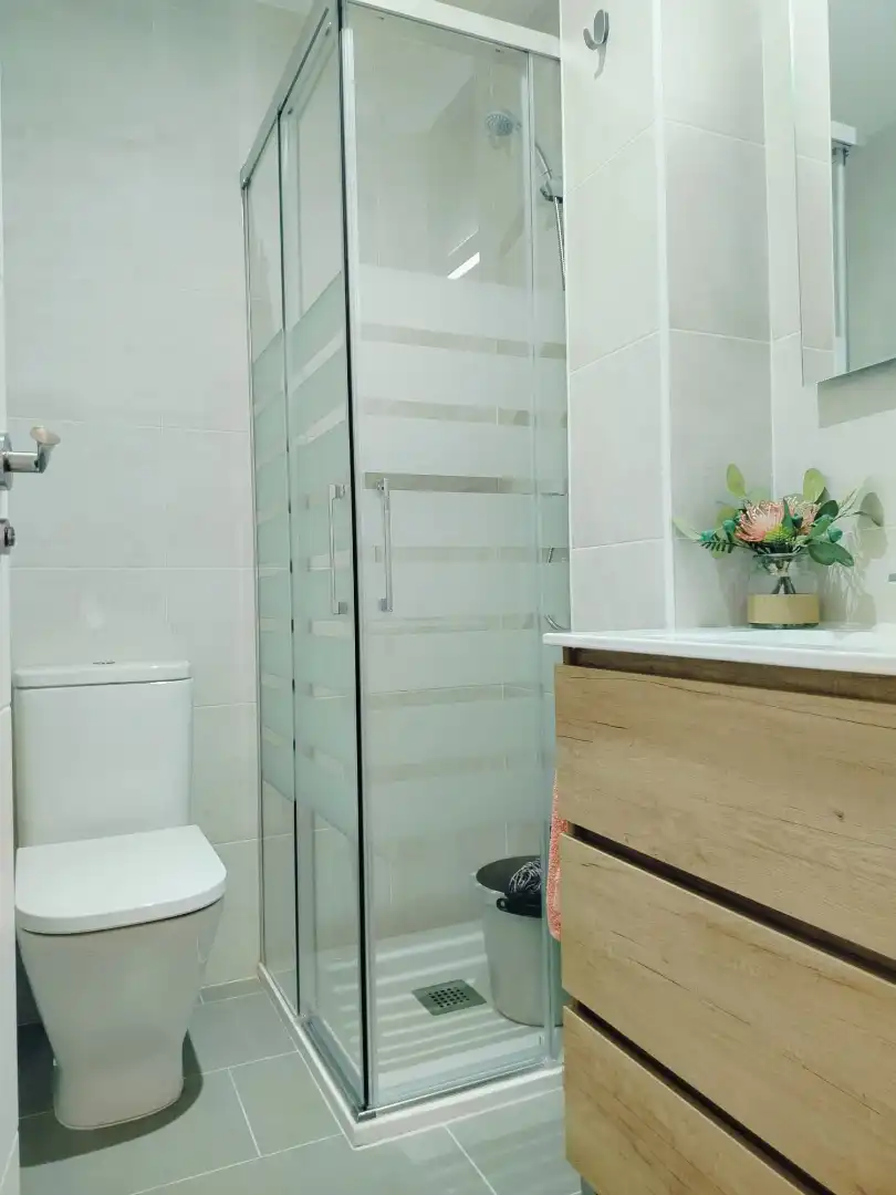 Baño de Piso de alquiler en Torrejón de la Calzada con Aire acondicionado, Calefacción y Trastero