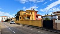 Vista exterior de Casa adosada en venda en L'Escala amb Aire condicionat, Calefacció i Terrassa