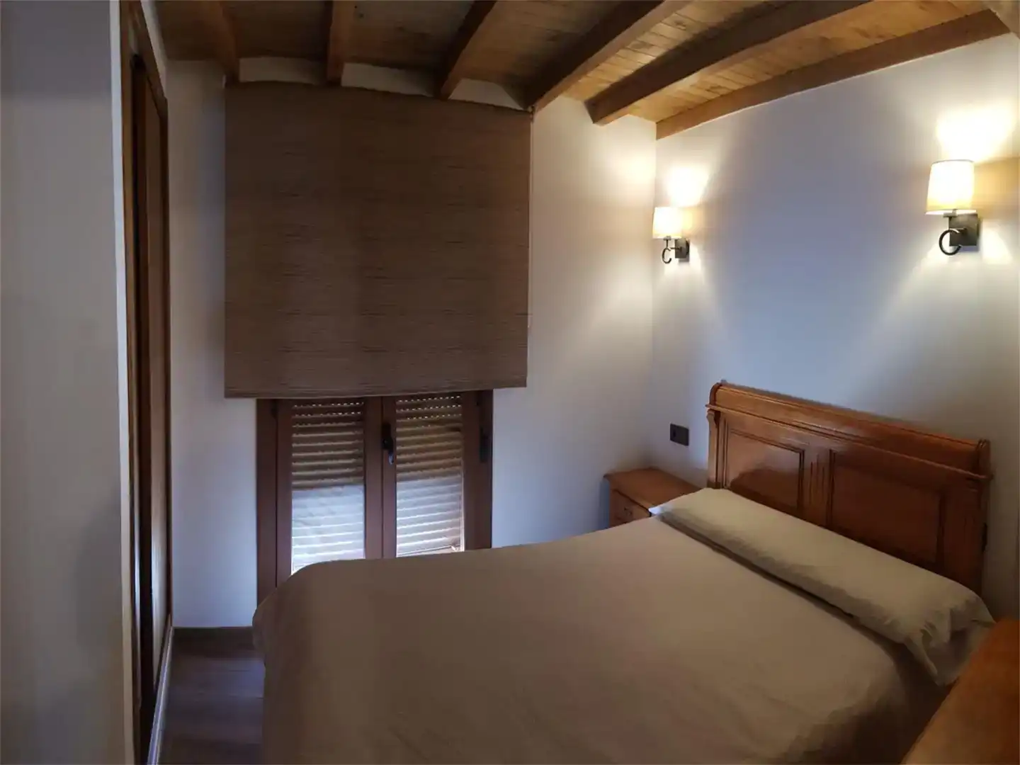Dormitori de Casa adosada en venda en Valdastillas amb Aire condicionat, Moblat i Forn